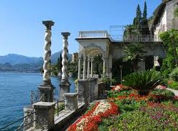 Villa Monastero di Varenna è l'ex monastero del XII secolo con meraviglioso parco.