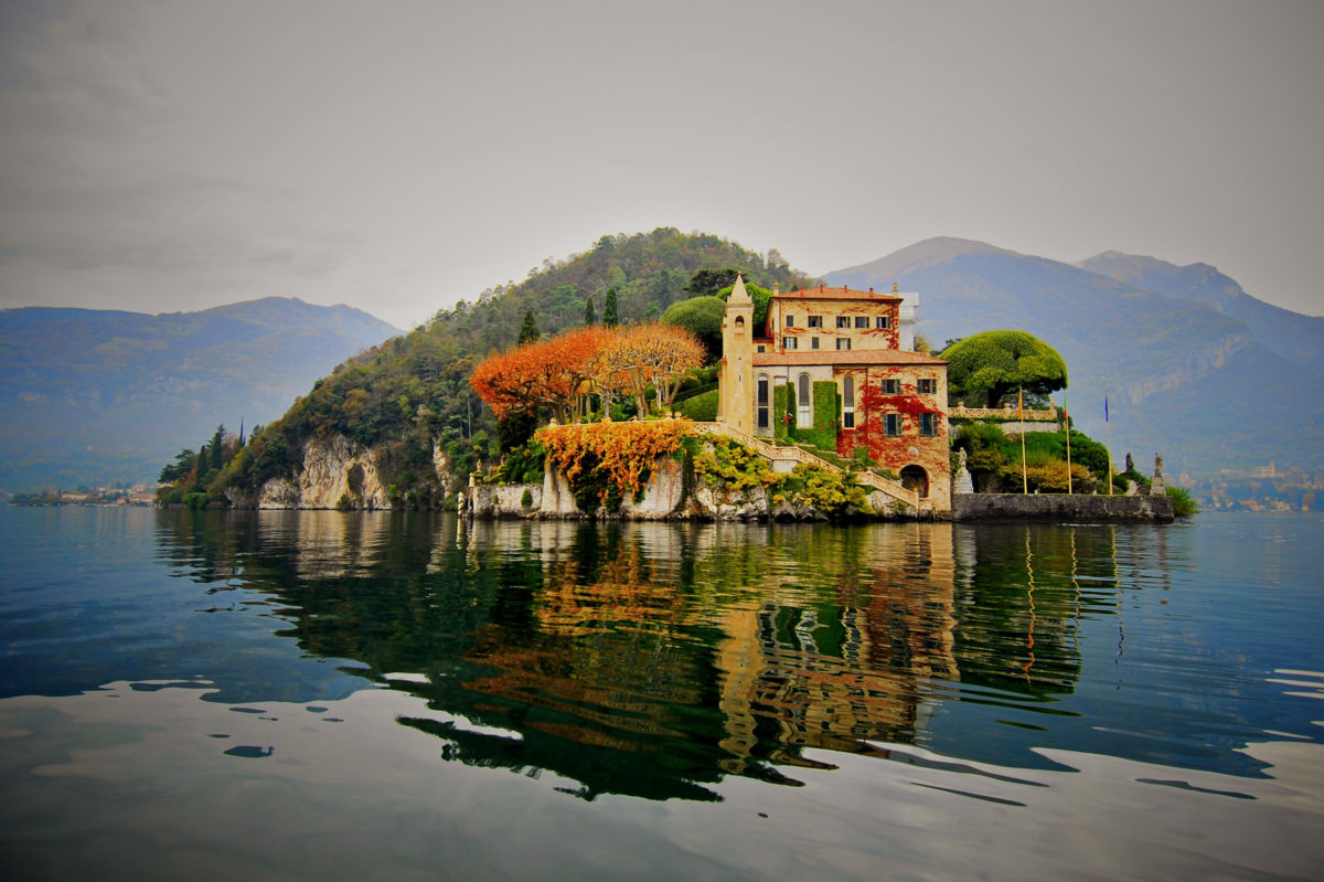 The colours of autumn on the Como lake.