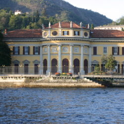 Villa Saporiti is situated near Villa Olmo.